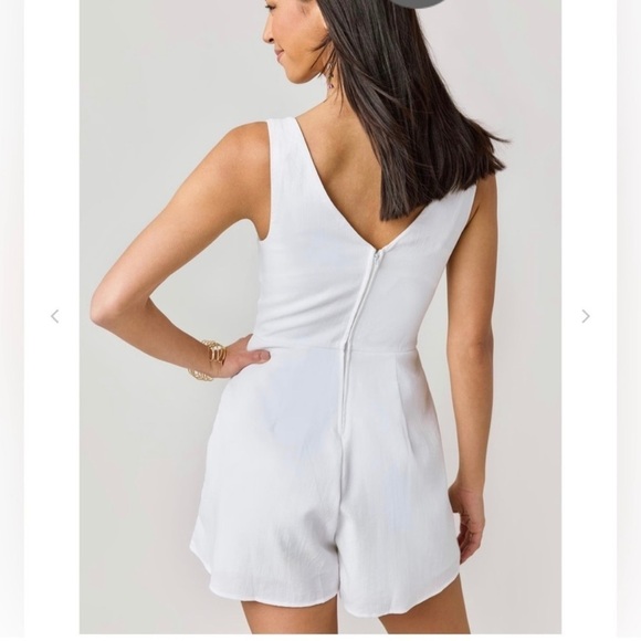 Miami Pants & Jumpsuits White Flowy Romper with Pockets size XXS Pre-owed - Picture 5 of 10